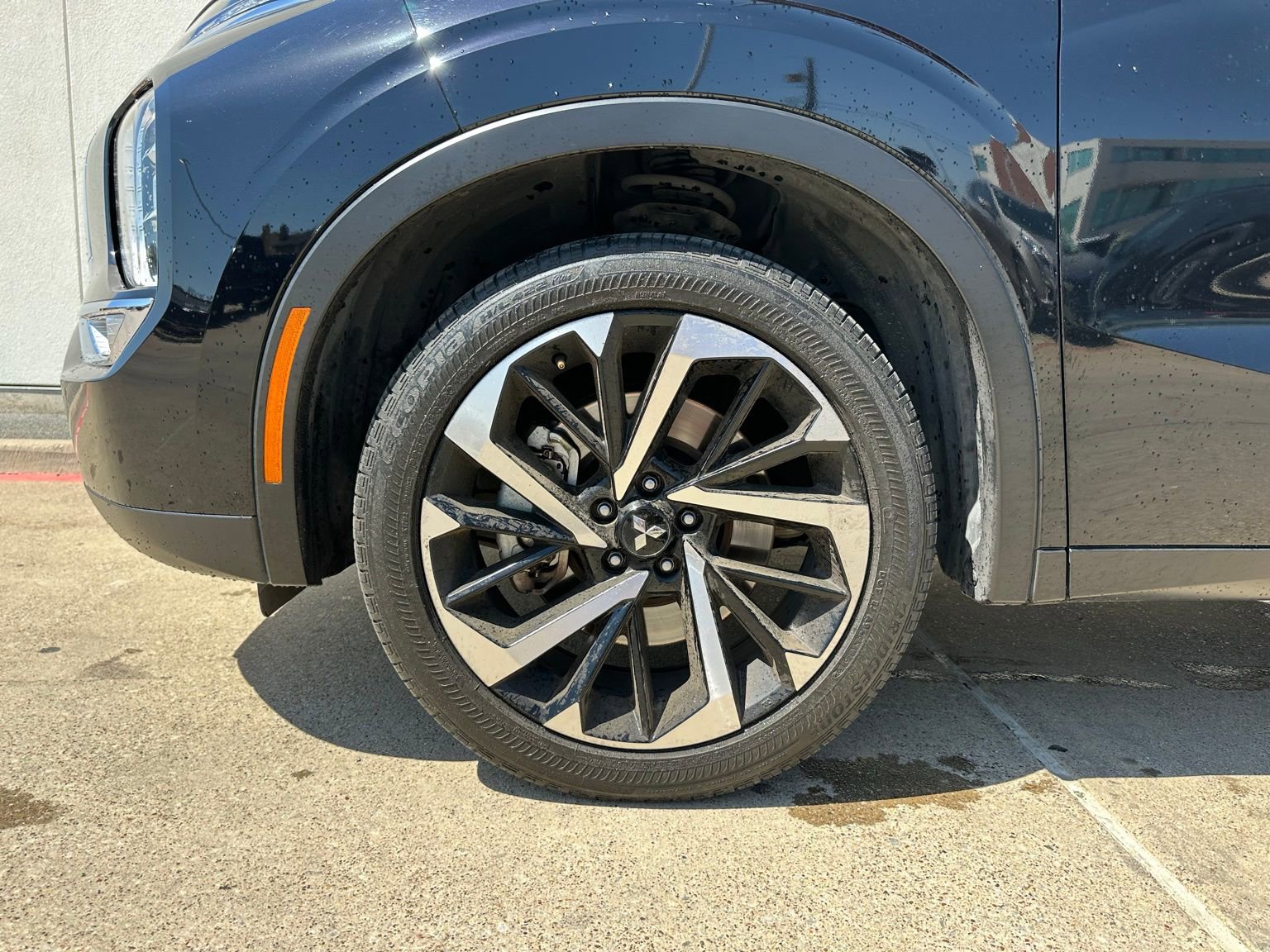 Used 2024 Mitsubishi Outlander SE image 9