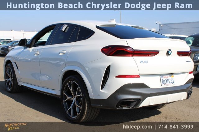 Used 2022 BMW X6 xDrive40i w/ M Sport Package image 3