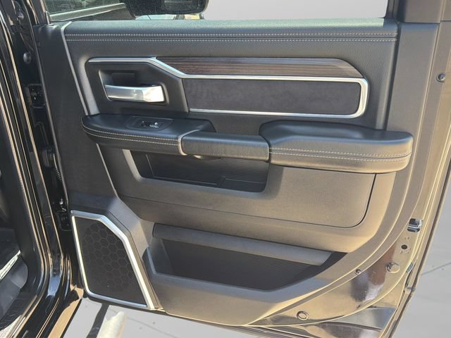 Used 2025 RAM 3500 Laramie AWD/4WD image 12