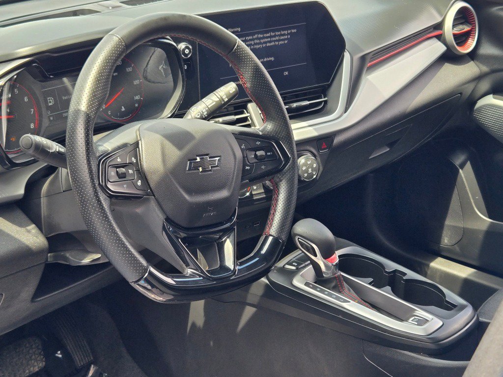 Used 2025 Chevrolet Trax RS FWD image 21