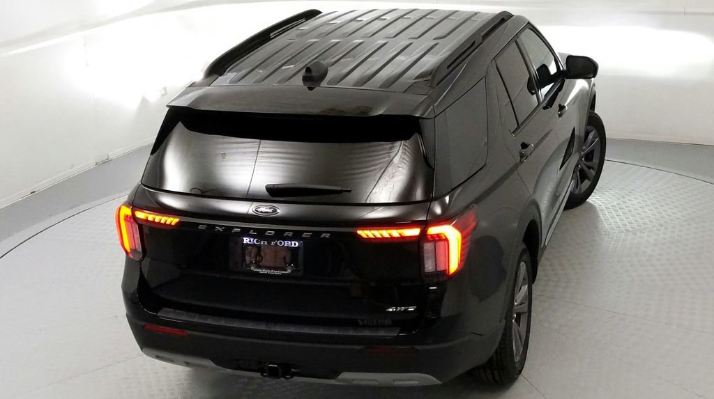New 2025 Ford Explorer Active w/ Active Comfort Package image 16
