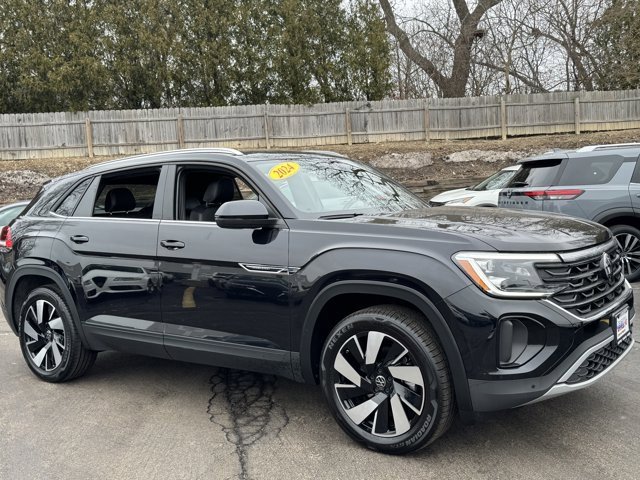 Used 2024 Volkswagen Atlas Cross Sport SE w/ Panoramic Sunroof Package image 4