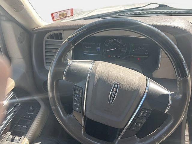 Used 2017 Lincoln Navigator Select AWD/4WD image 7