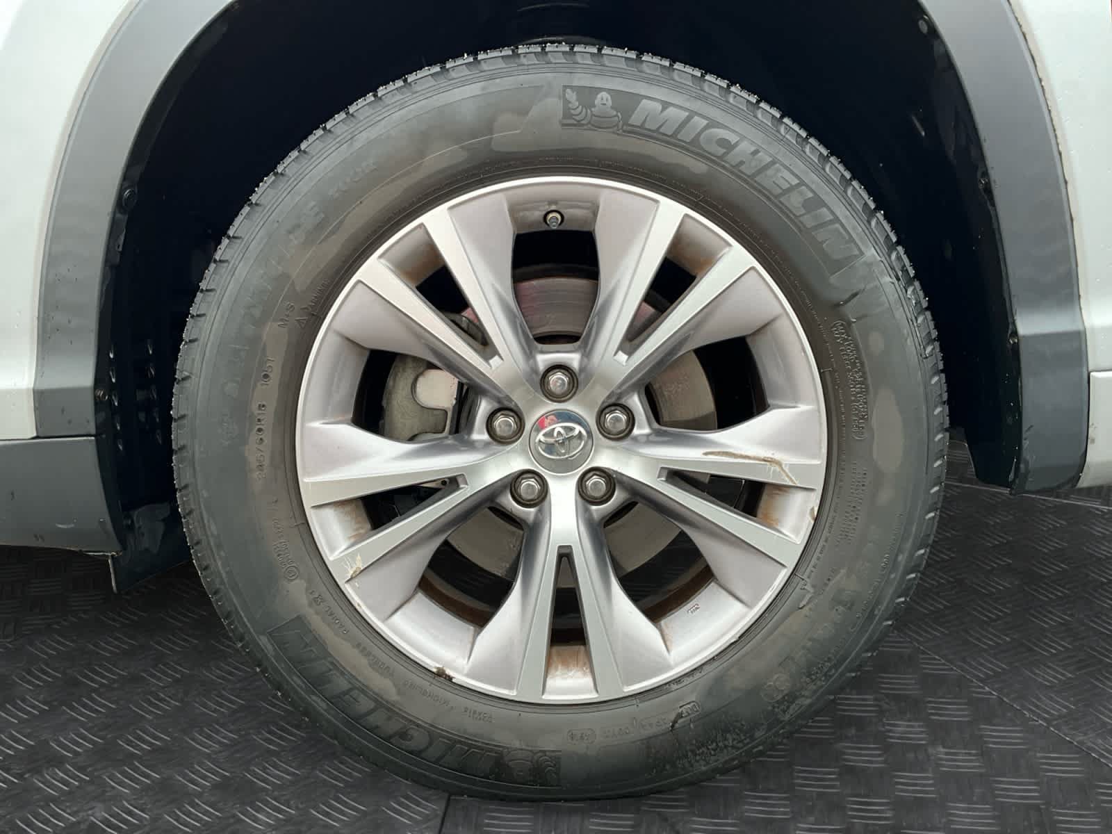 Used 2015 Toyota Highlander XLE FWD image 14