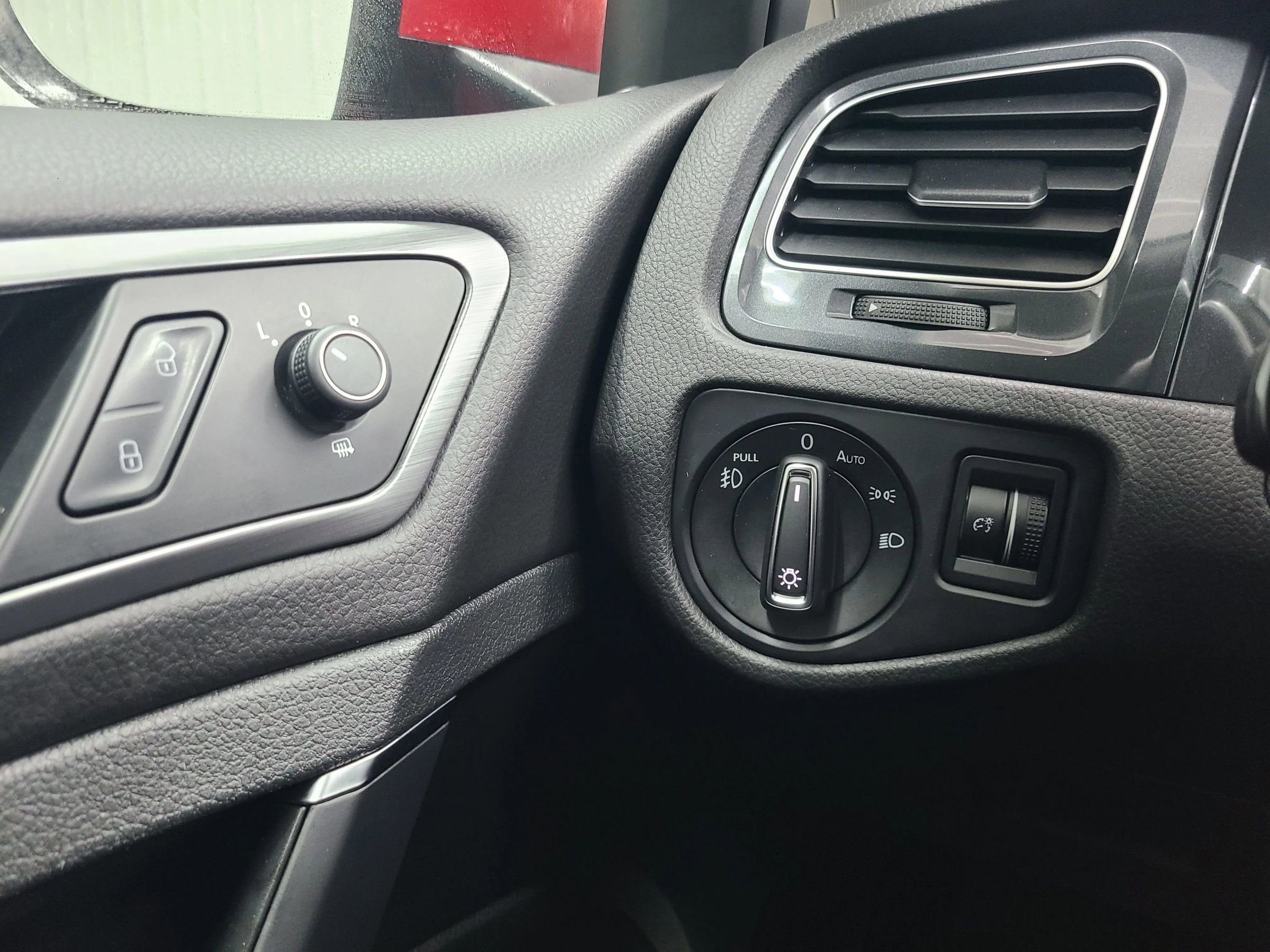 Used 2018 Volkswagen Golf SE image 30