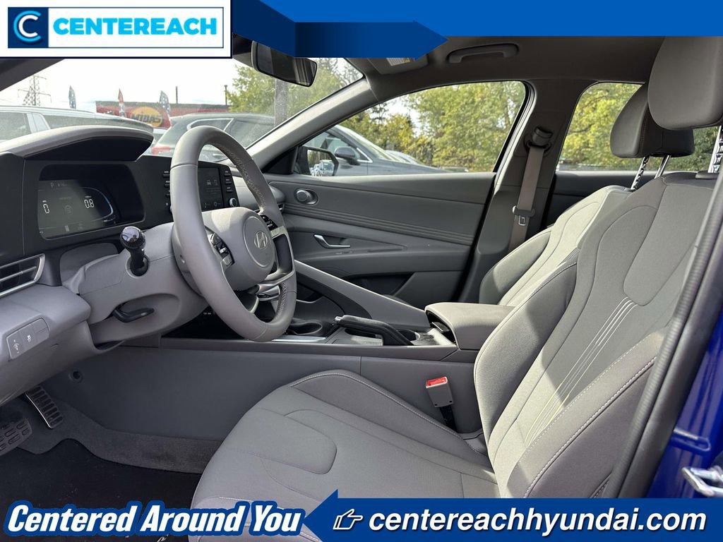 Used 2025 Hyundai Elantra Sport FWD image 13