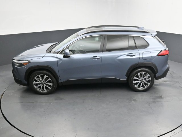 Used 2023 Toyota Corolla Cross XLE w/ Convenience Package FWD image 35