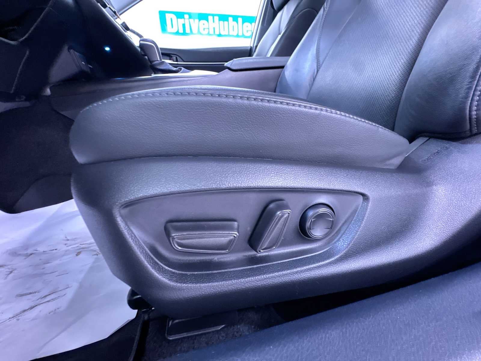 Used 2024 Toyota Camry XLE FWD image 13