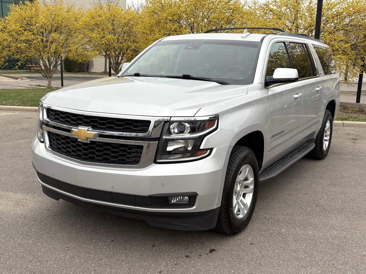 Used 2016 Chevrolet Suburban LT image 5