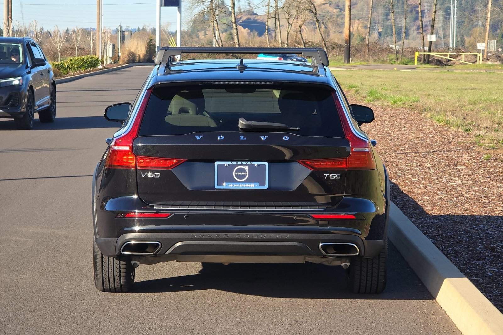 Used 2022 Volvo V60 T5 Cross Country w/ Advanced Package image 4