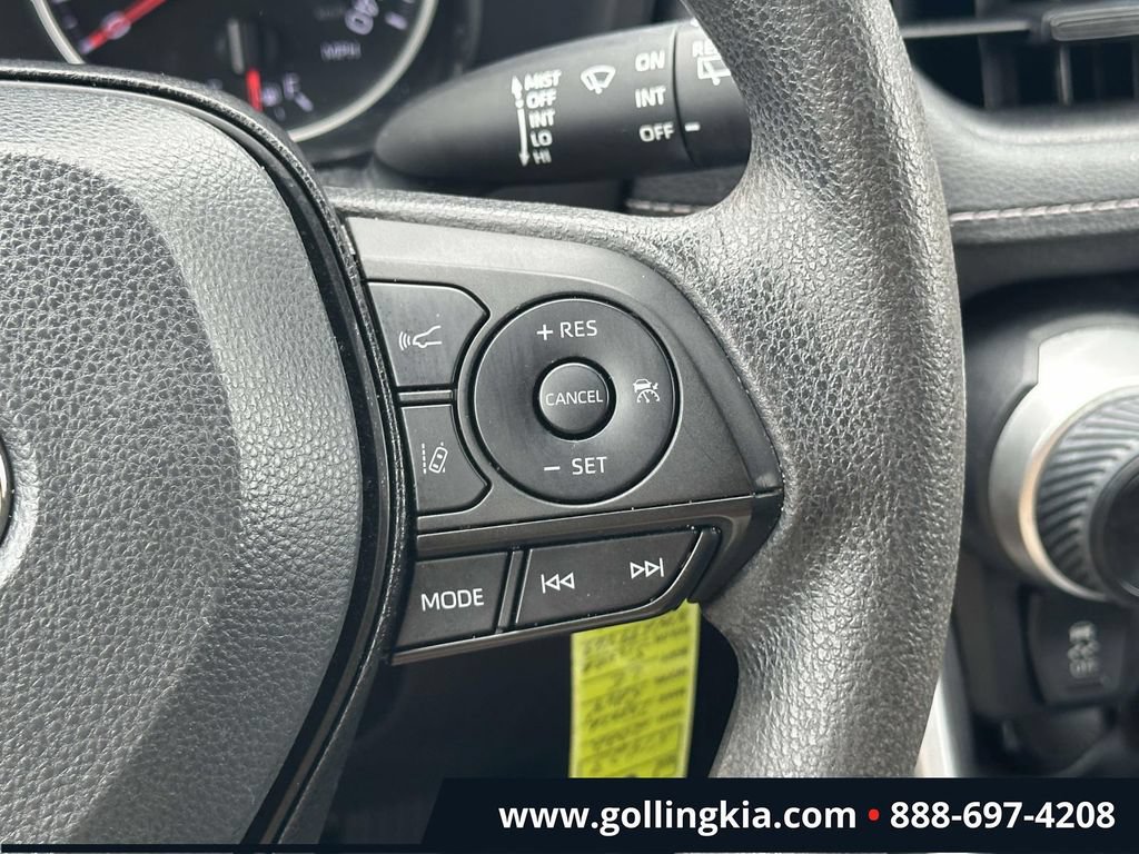 Used 2022 Toyota RAV4 LE AWD/4WD image 22