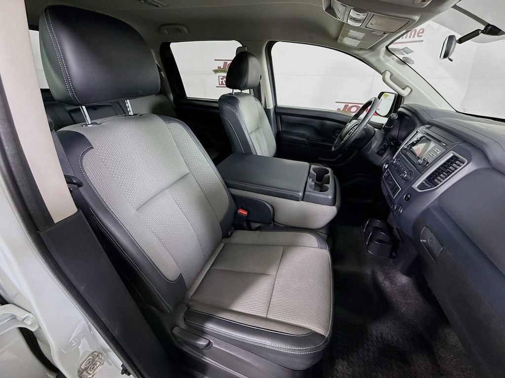 Used 2017 Nissan Titan S image 28