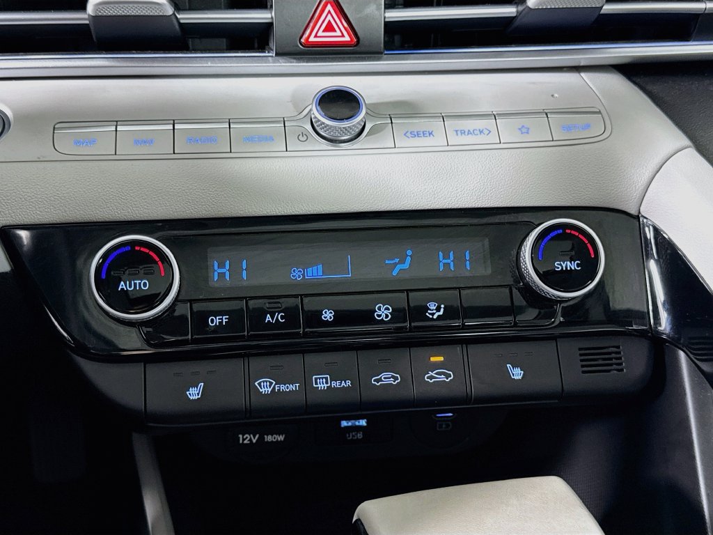 Used 2025 Hyundai Elantra Limited FWD image 18