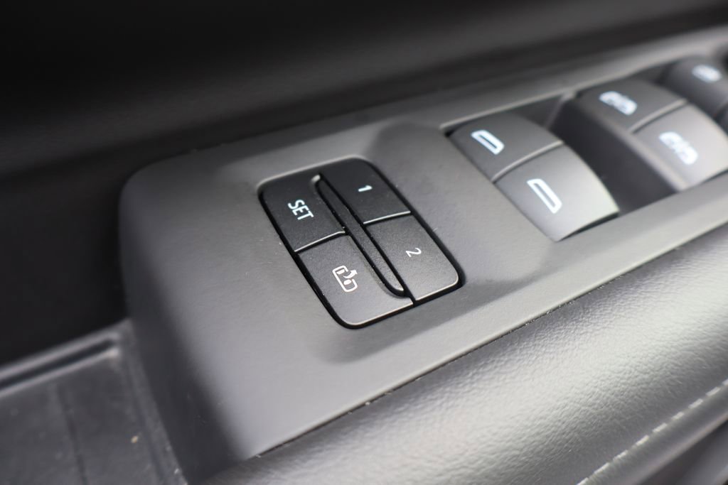 Used 2023 Chevrolet Suburban Z71 w/ Luxury Package image 13