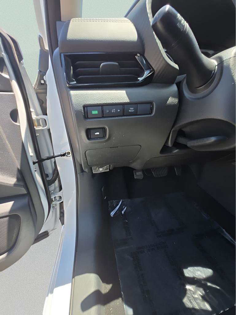 Used 2025 Nissan Sentra SV FWD image 13