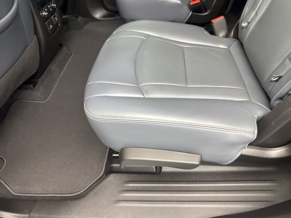 Used 2024 Buick Enclave Premium image 39