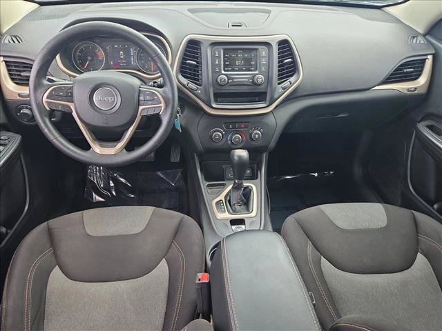 Used 2017 Jeep Cherokee Sport FWD image 16