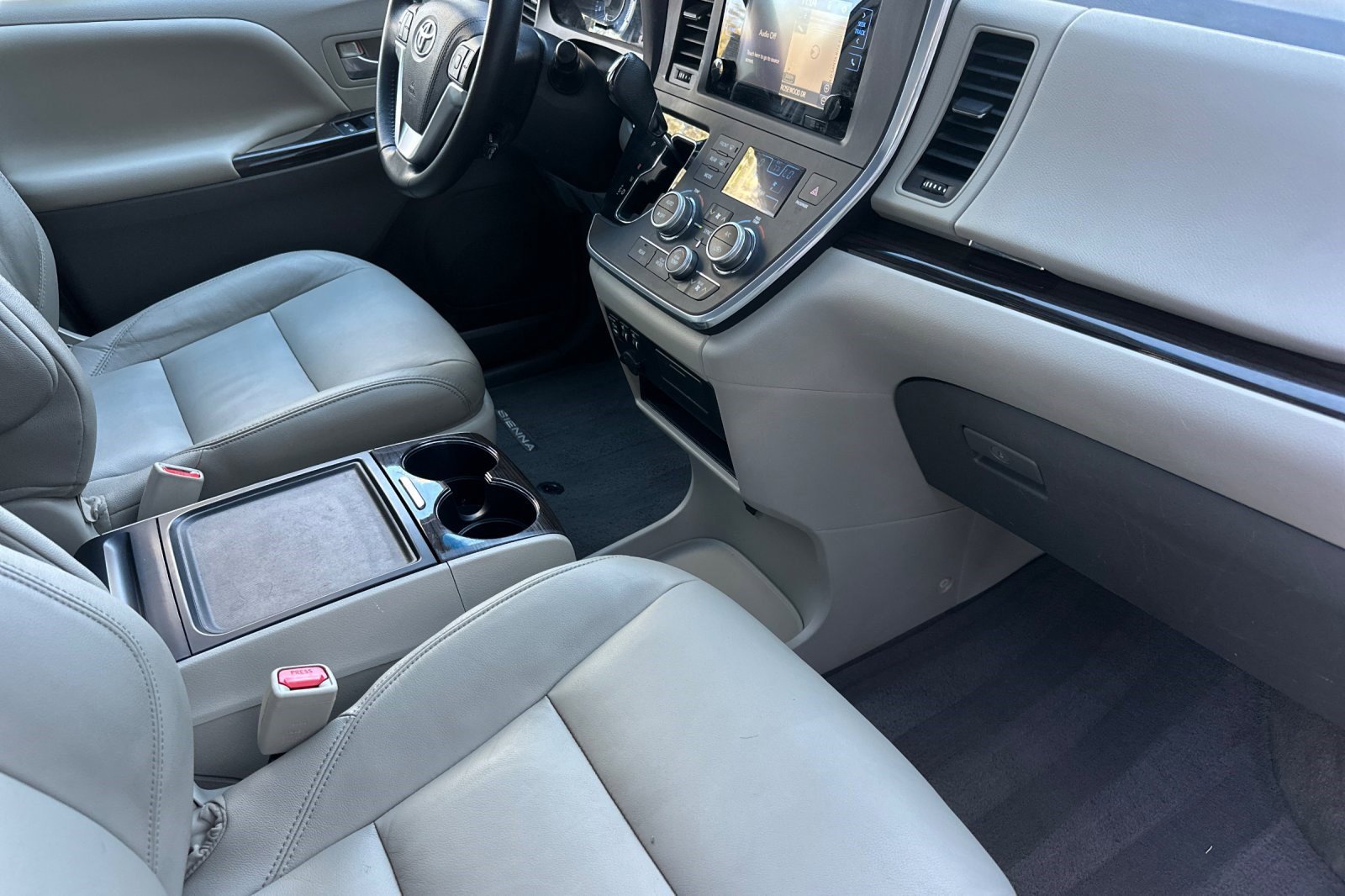 Used 2015 Toyota Sienna XLE w/ XLE Navigation Package image 20