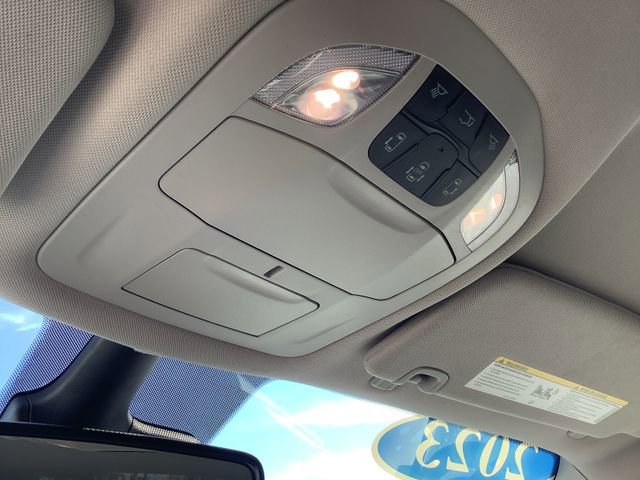 Used 2023 Chrysler Pacifica Touring-L image 20