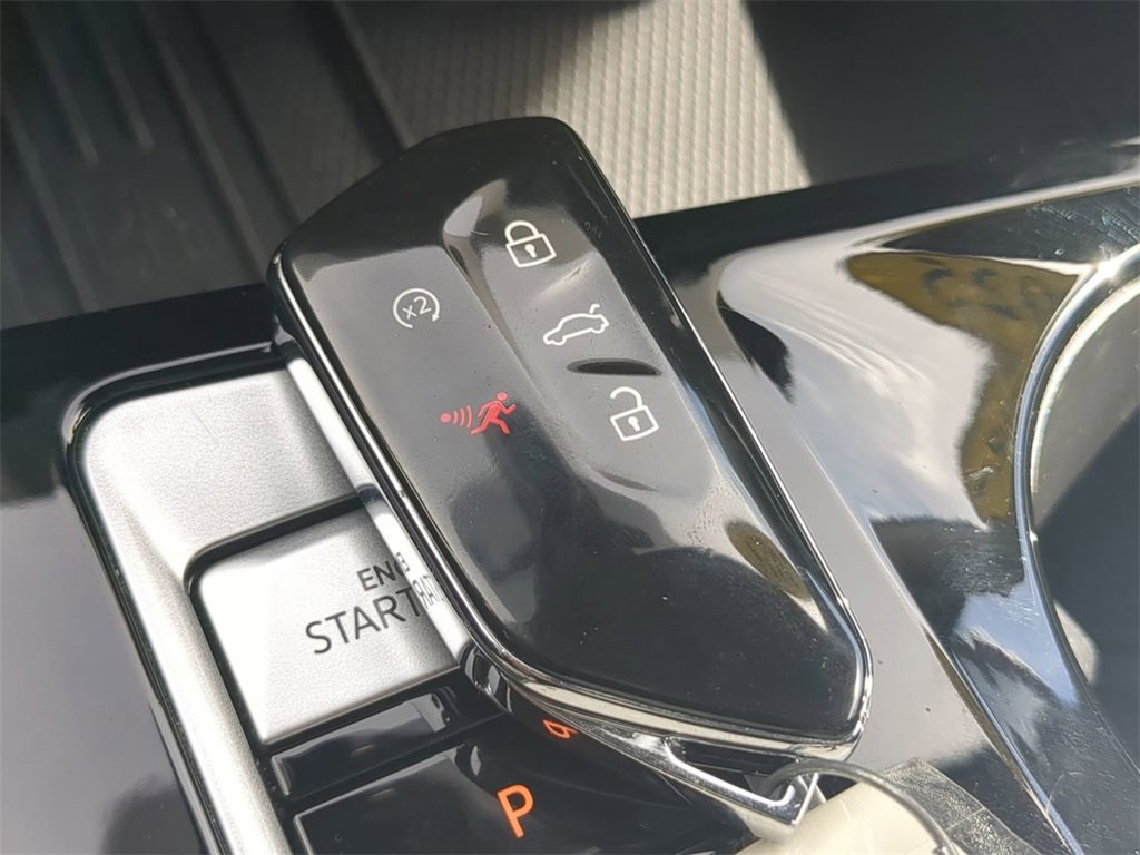 Used 2025 Volkswagen Atlas SE image 25