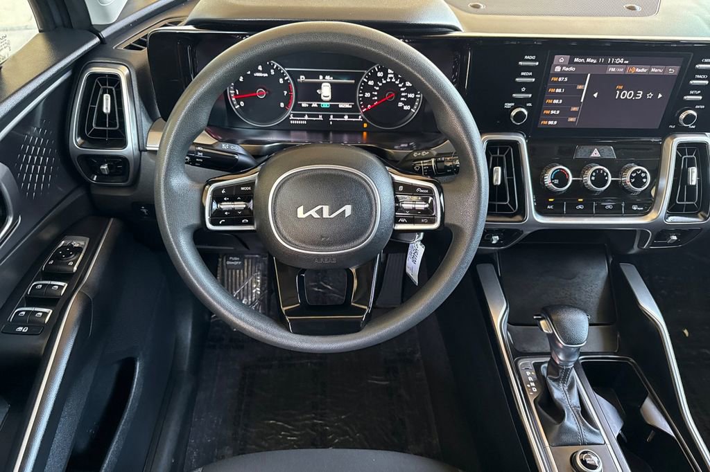 Used 2023 Kia Sorento LX FWD image 11