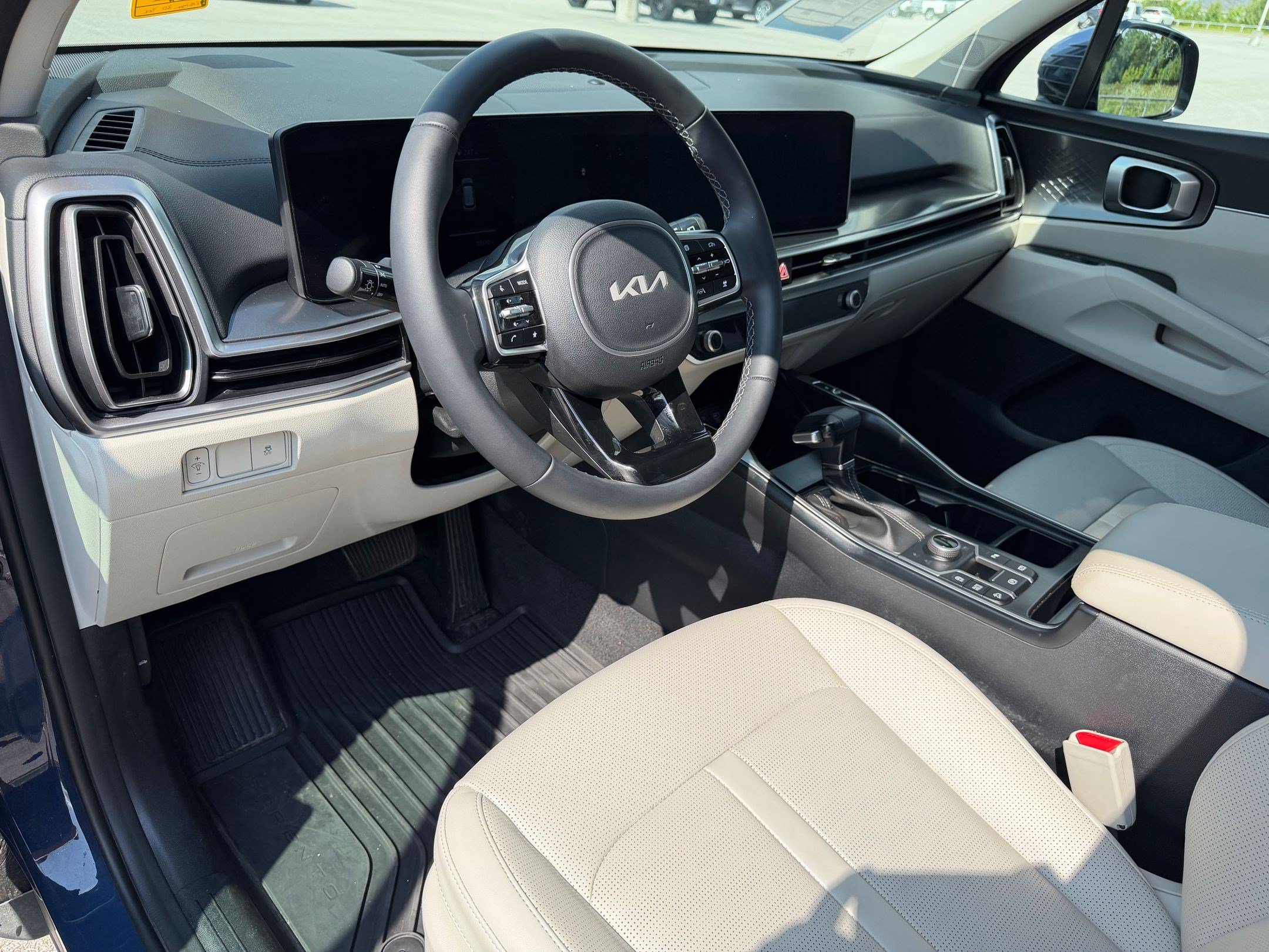 Used 2025 Kia Sorento S AWD/4WD image 4