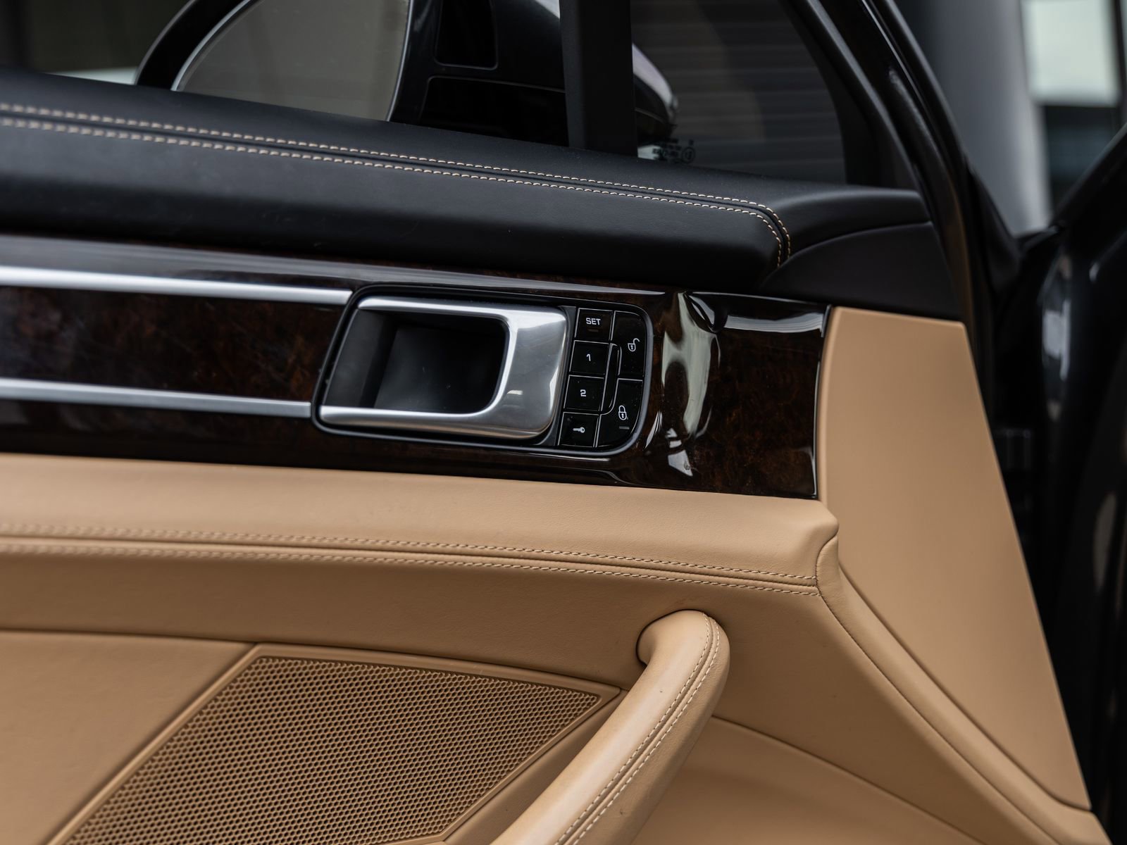 Certified 2018 Porsche Panamera image 19