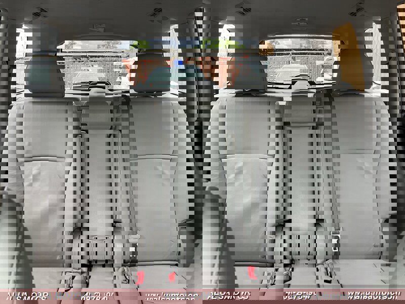 Used 2012 Toyota Highlander SE w/ Tow Pkg image 29