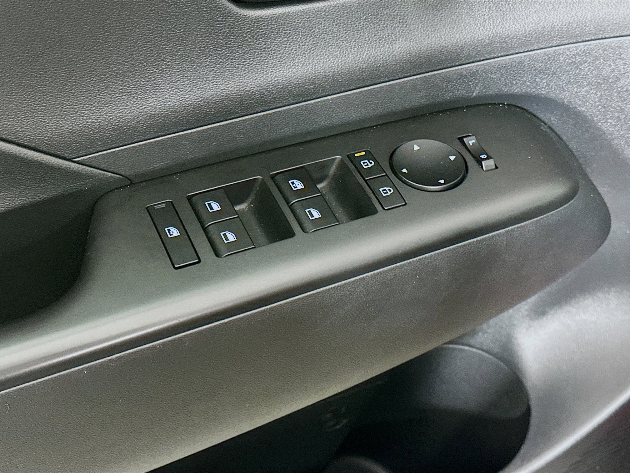 Used 2025 Hyundai Kona SEL image 15