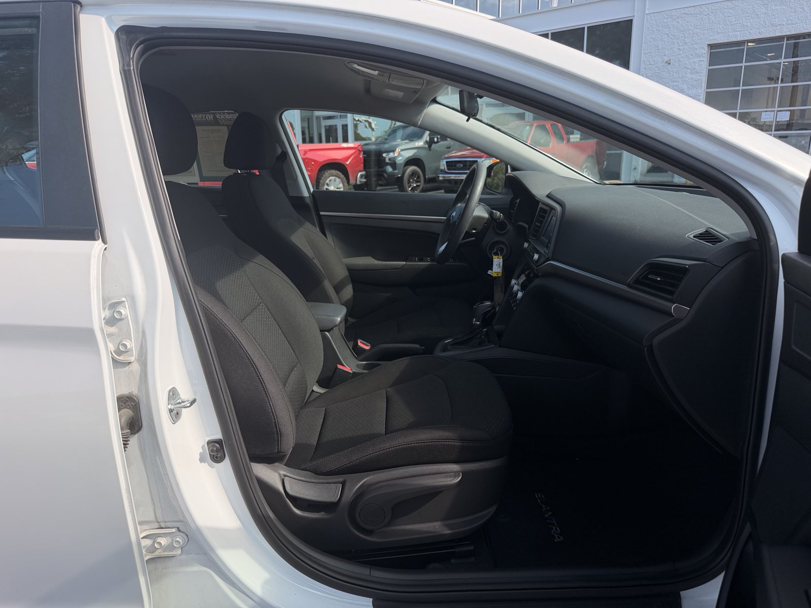 Used 2020 Hyundai Elantra SE w/ Cargo Package (C1) FWD image 32