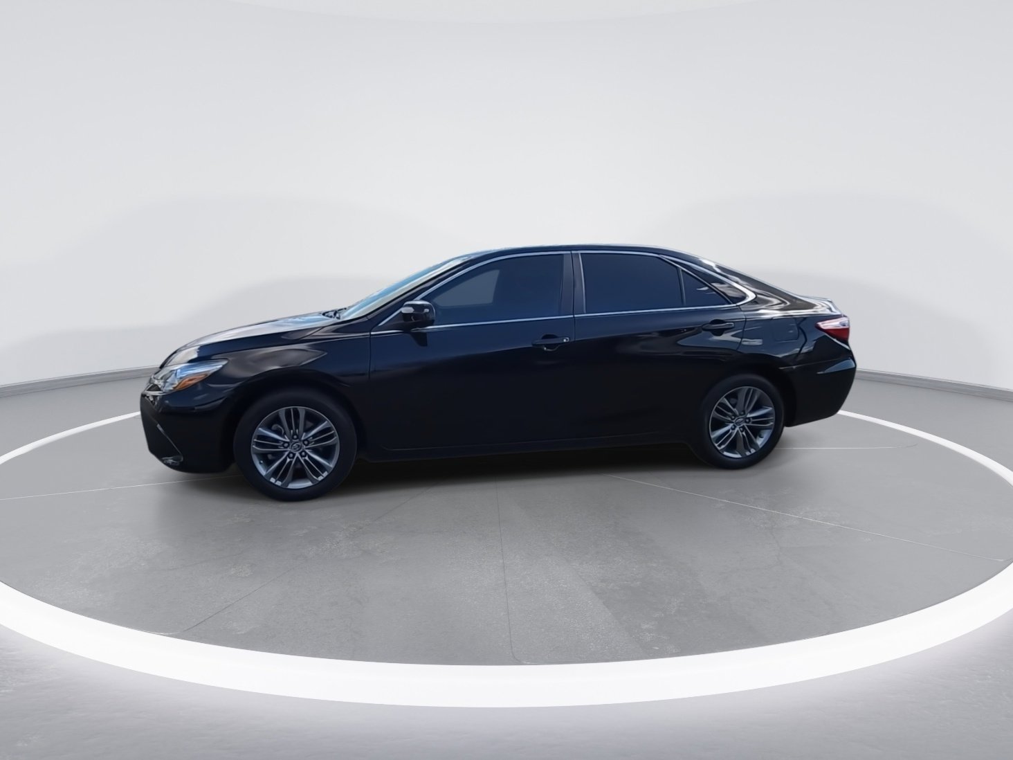 Used 2015 Toyota Camry SE image 4