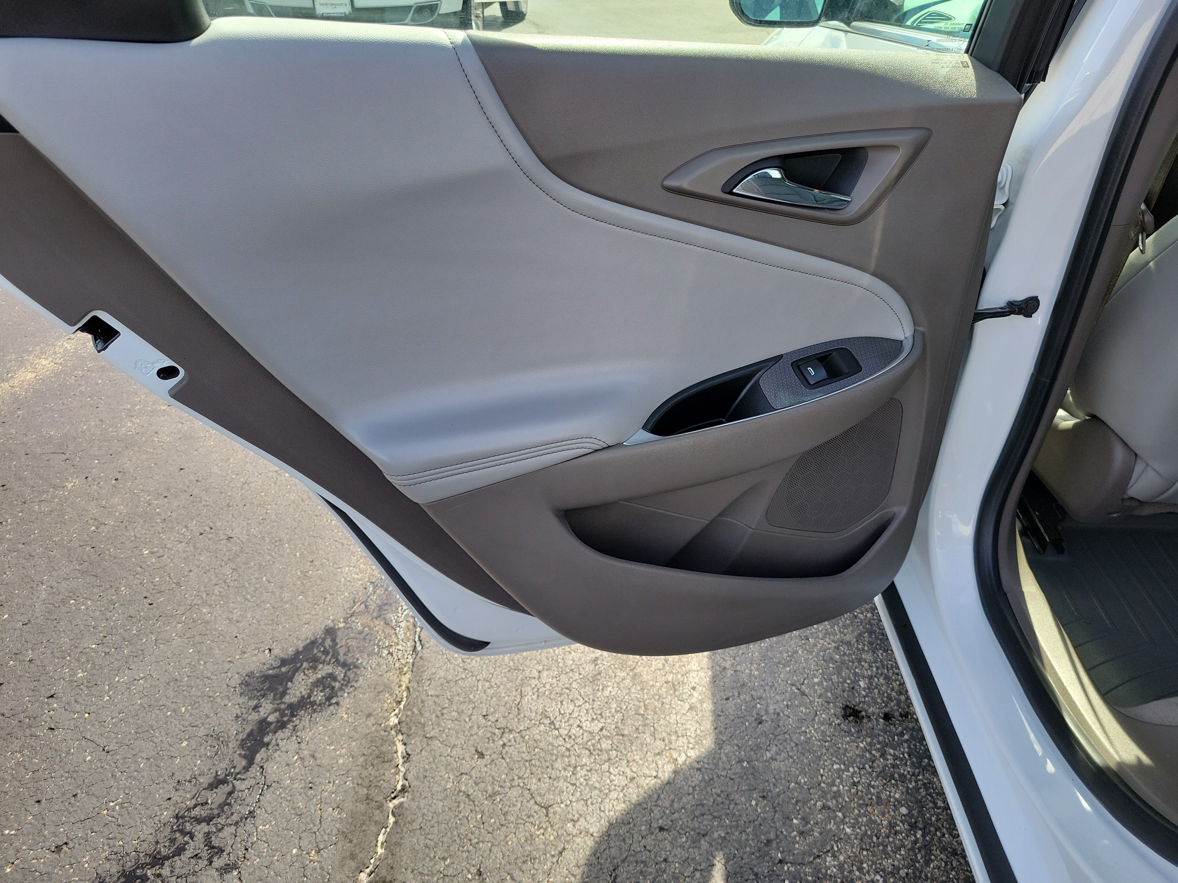 Used 2018 Chevrolet Malibu LT w/ Leather Package FWD image 13