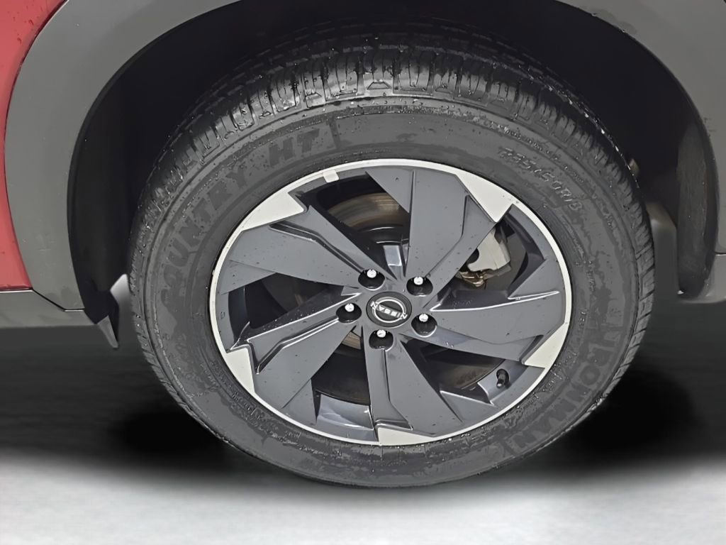 Used 2025 Nissan Rogue SV image 30