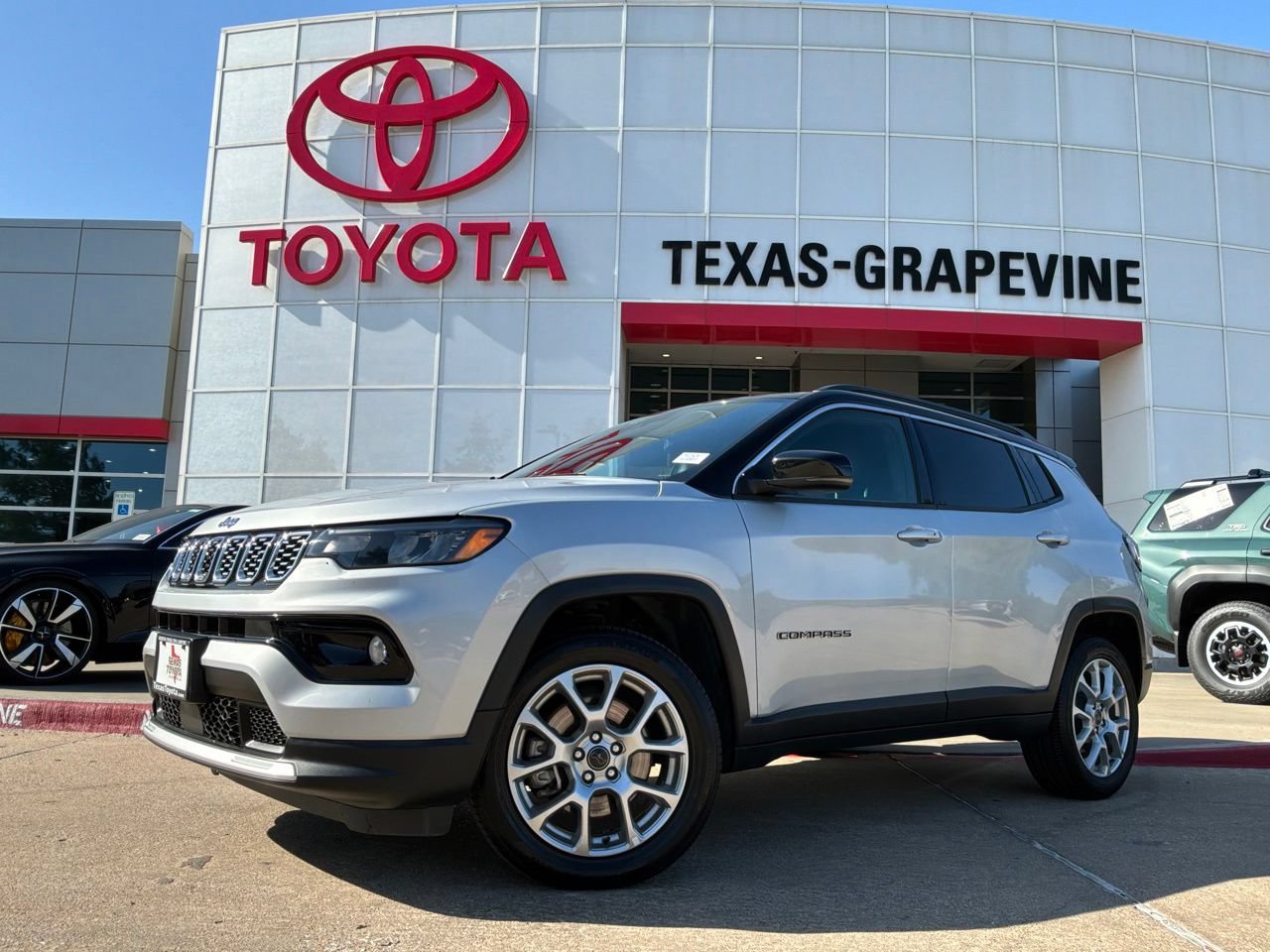 Used 2025 Jeep Compass Limited AWD/4WD image 2
