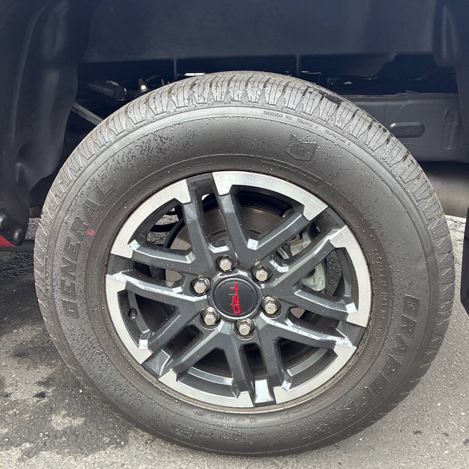 Used 2025 Toyota Tacoma SR5 RWD image 42