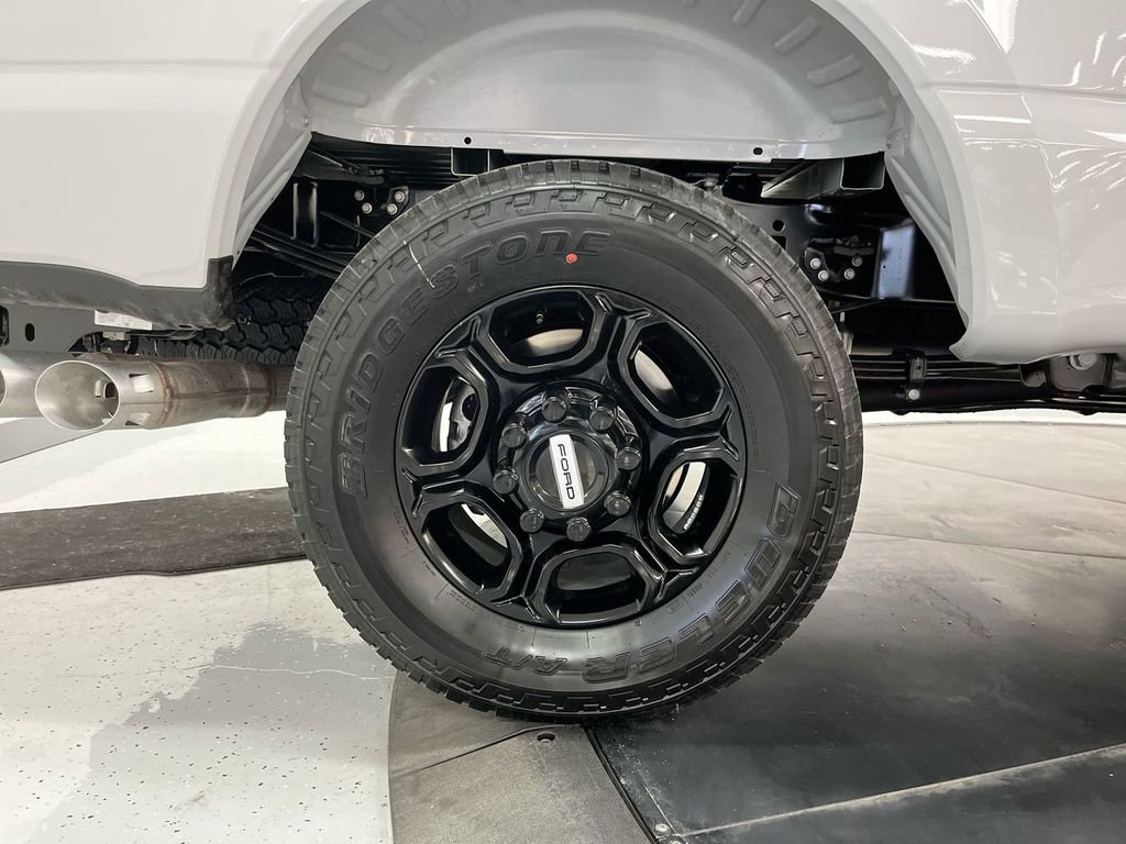 New 2026 Ford F350 4x4 Crew Cab Super Duty image 10