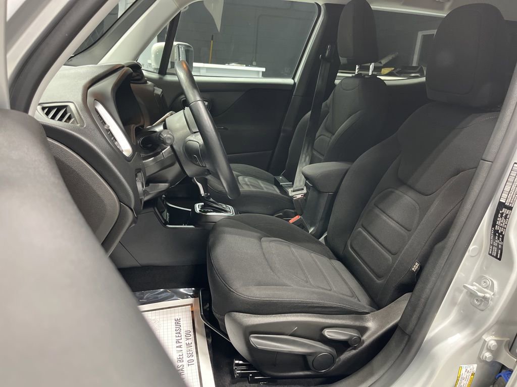 Used 2019 Jeep Renegade Latitude w/ Cold Weather Group image 13