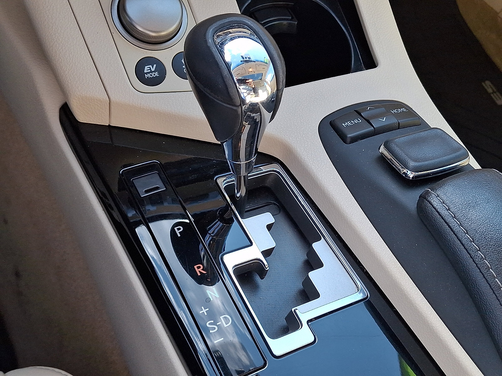 Used 2015 Lexus ES 300h w/ Navigation System Package FWD image 15