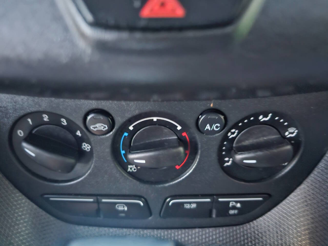 Used 2015 Ford Transit Connect XL FWD image 28