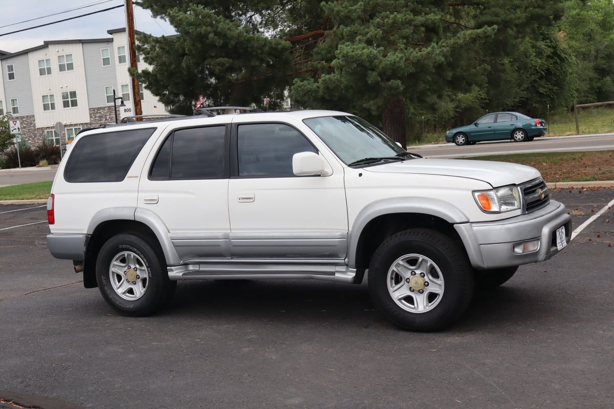 Used 2000 Toyota 4Runner Limited AWD/4WD image 2
