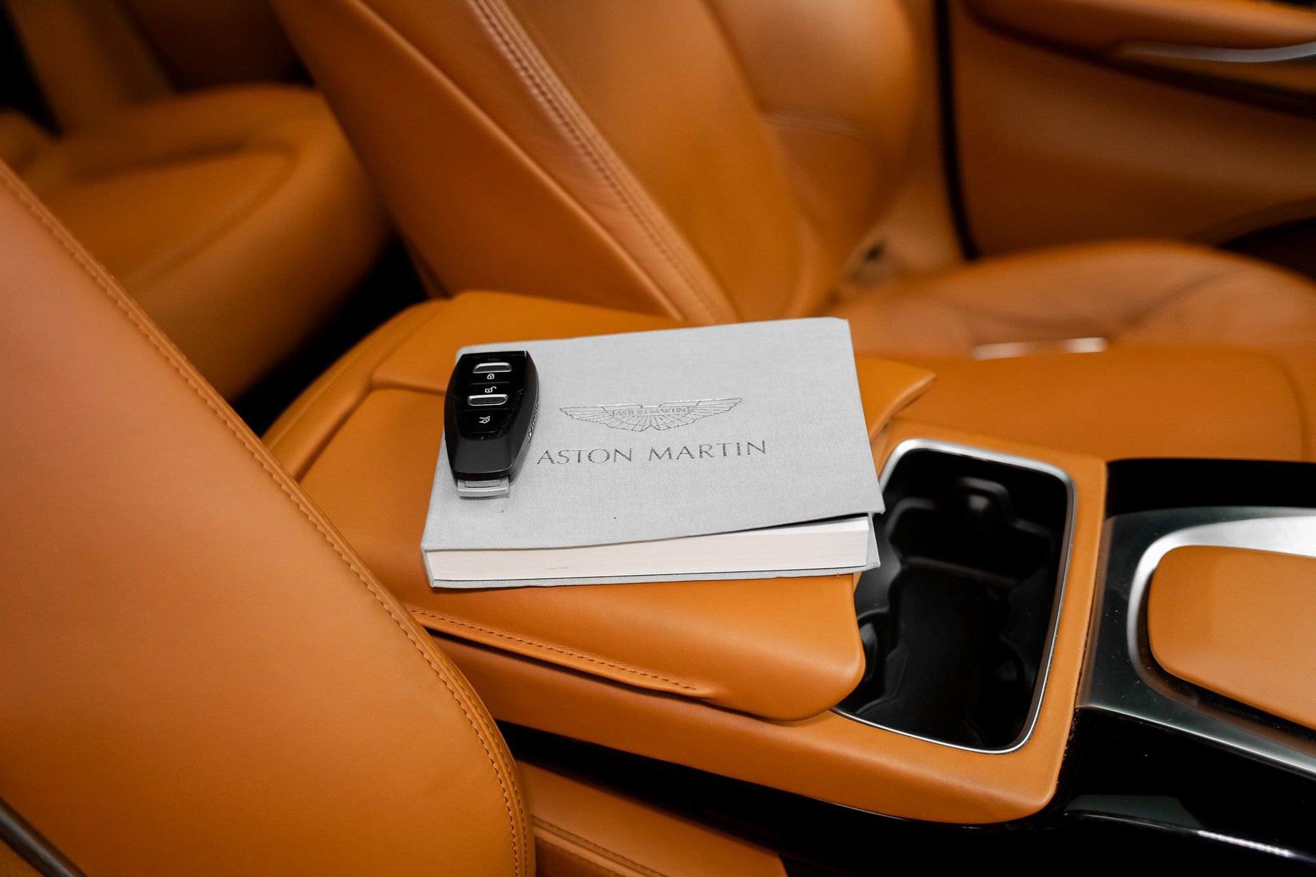 Used 2021 Aston Martin DBX image 78