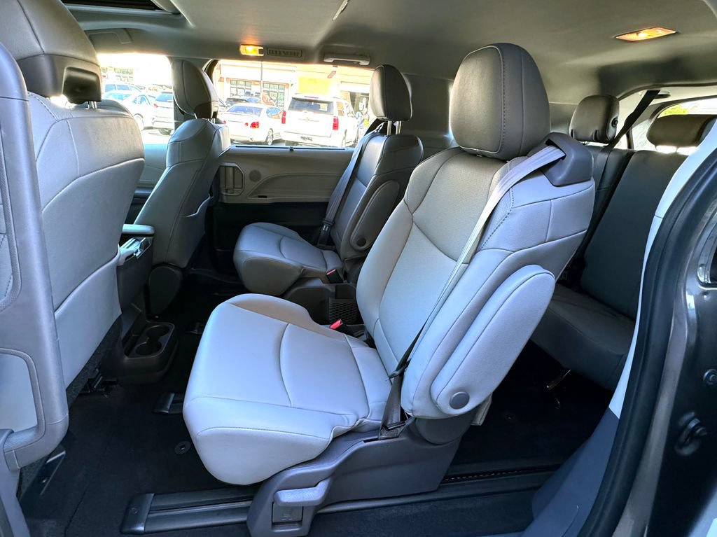 Used 2021 Toyota Sienna XLE AWD/4WD image 34