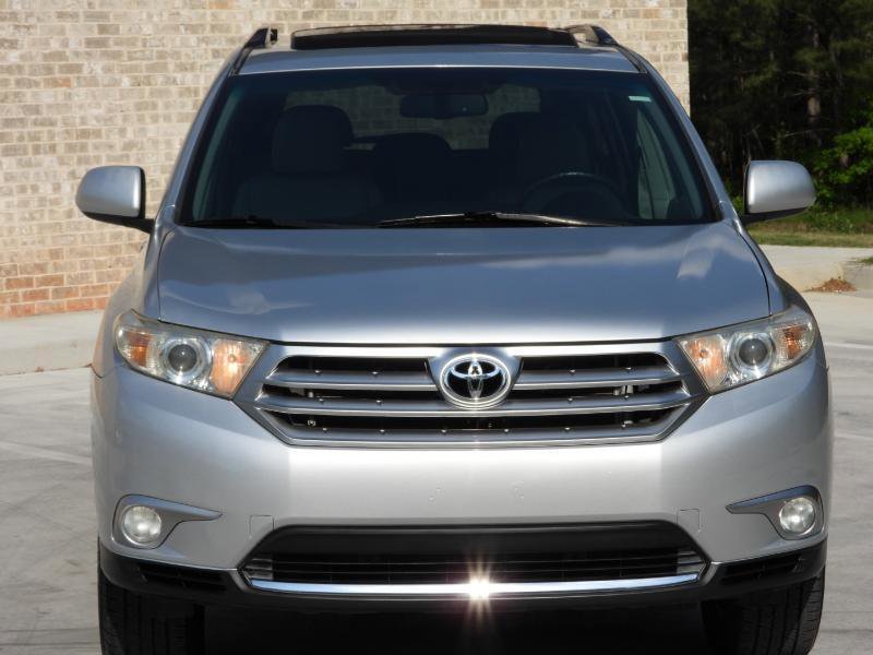 Used 2012 Toyota Highlander SE w/ Tow Pkg FWD image 27