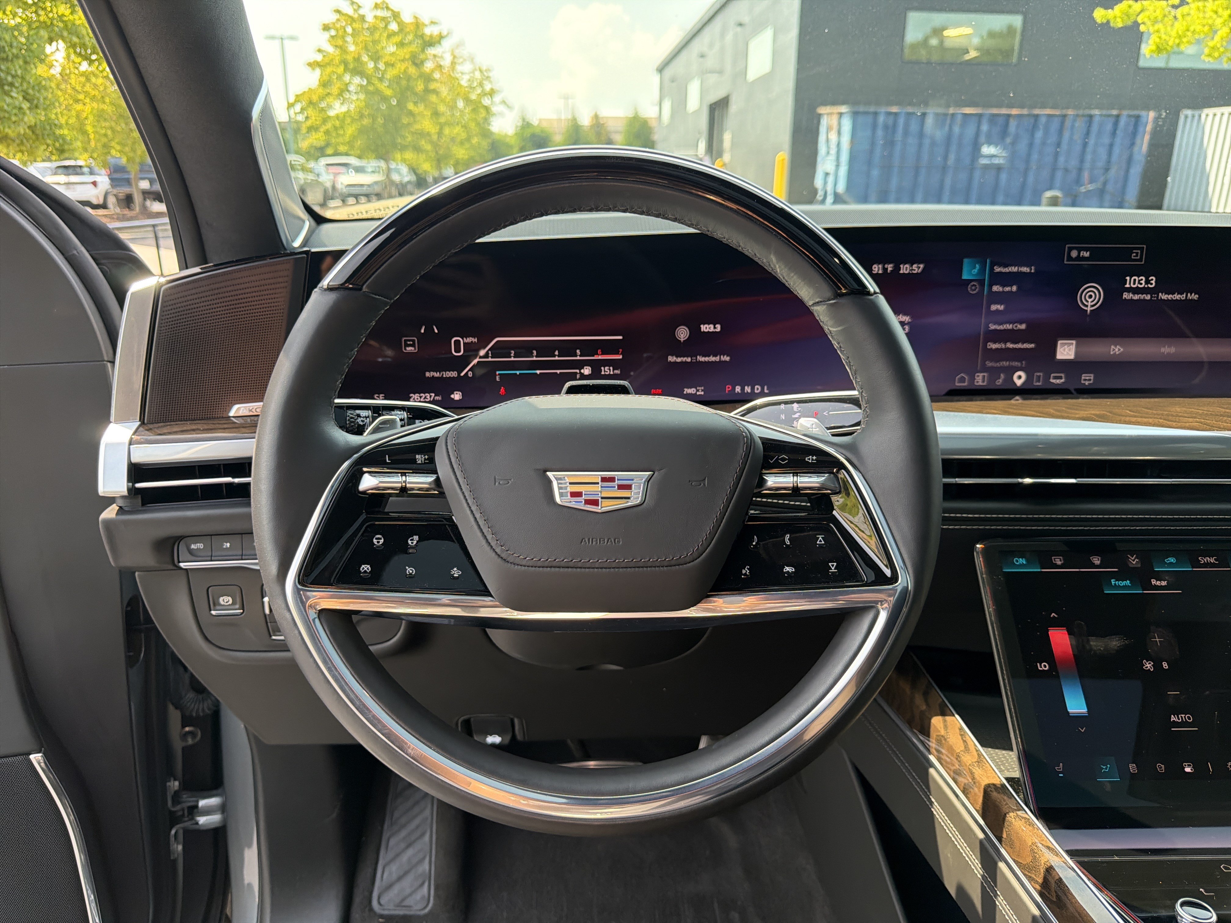 Used 2025 Cadillac Escalade ESV Sport Platinum w/ LPO, ONYX Package AWD/4WD image 10