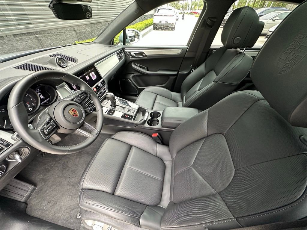 Certified 2025 Porsche Macan GTS AWD/4WD image 4