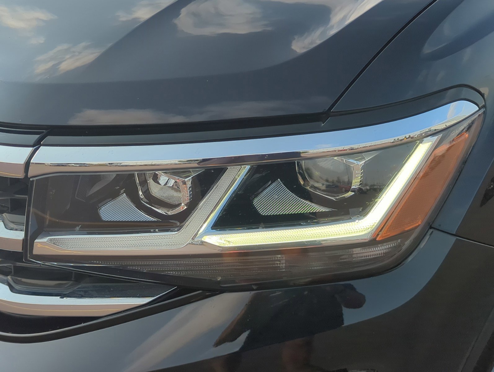 Used 2021 Volkswagen Atlas SE image 3