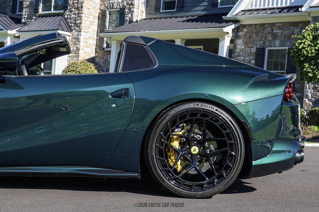 Used 2021 Ferrari 812 GTS RWD image 4