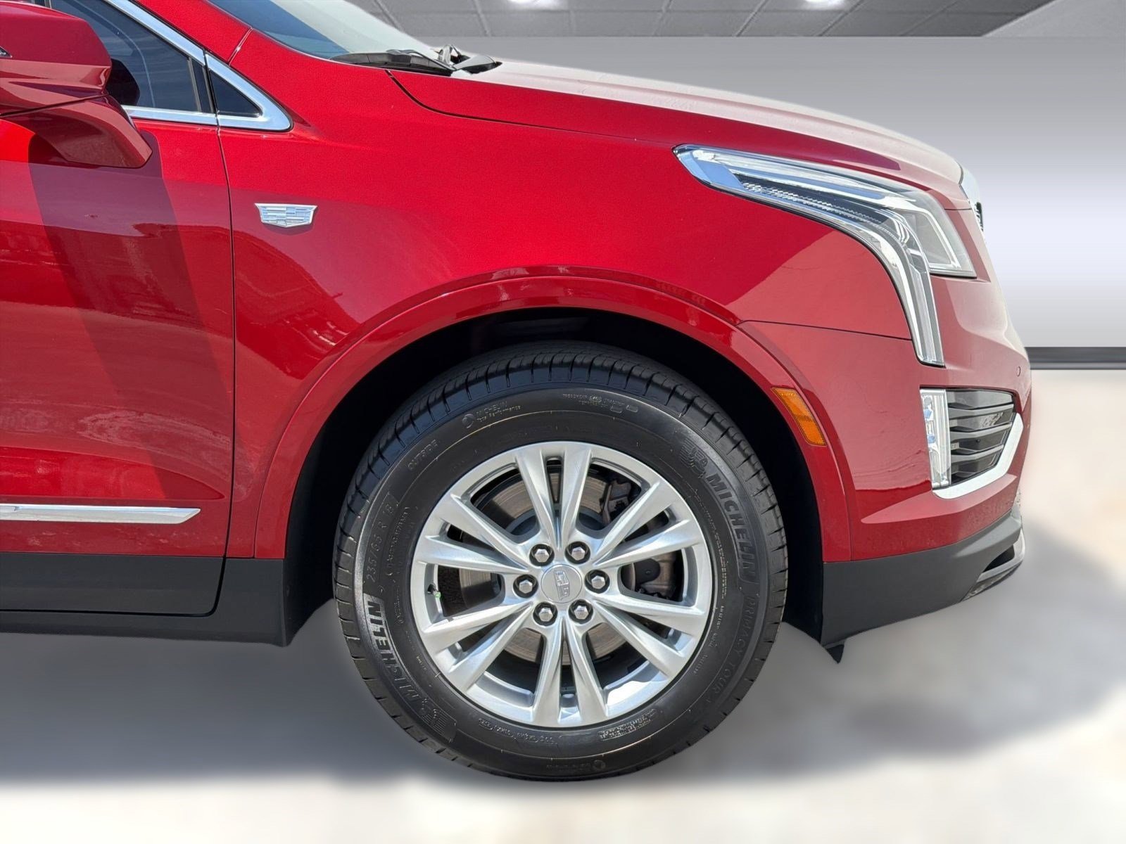 Certified 2024 Cadillac XT5 Luxury w/ LPO, Floor Liner Package FWD image 11