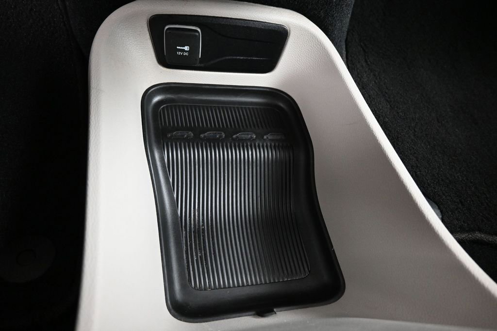 Used 2023 Chrysler Pacifica Touring-L FWD image 21