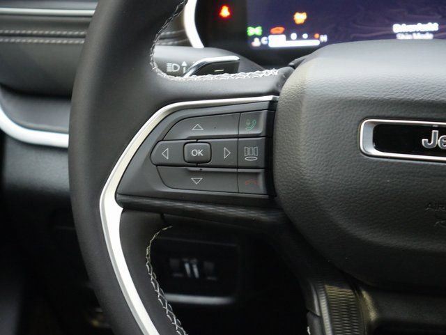 New 2025 Jeep Grand Cherokee Laredo image 16